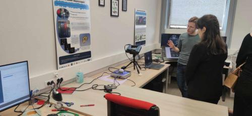 un laboratoire de géosciences avec un scanner 3D